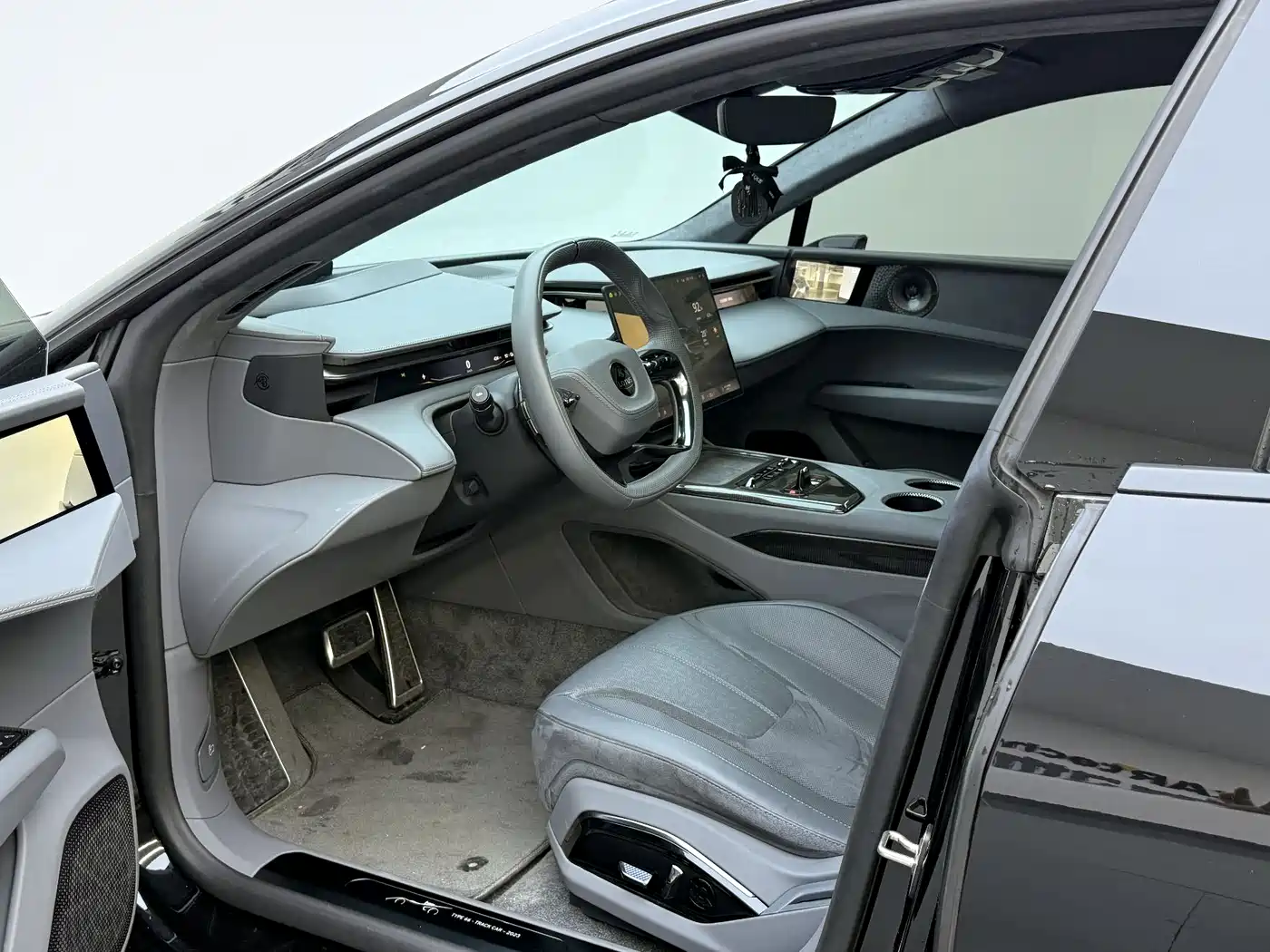 LOTUS SPORTS CAR EMEYA FLOWERS