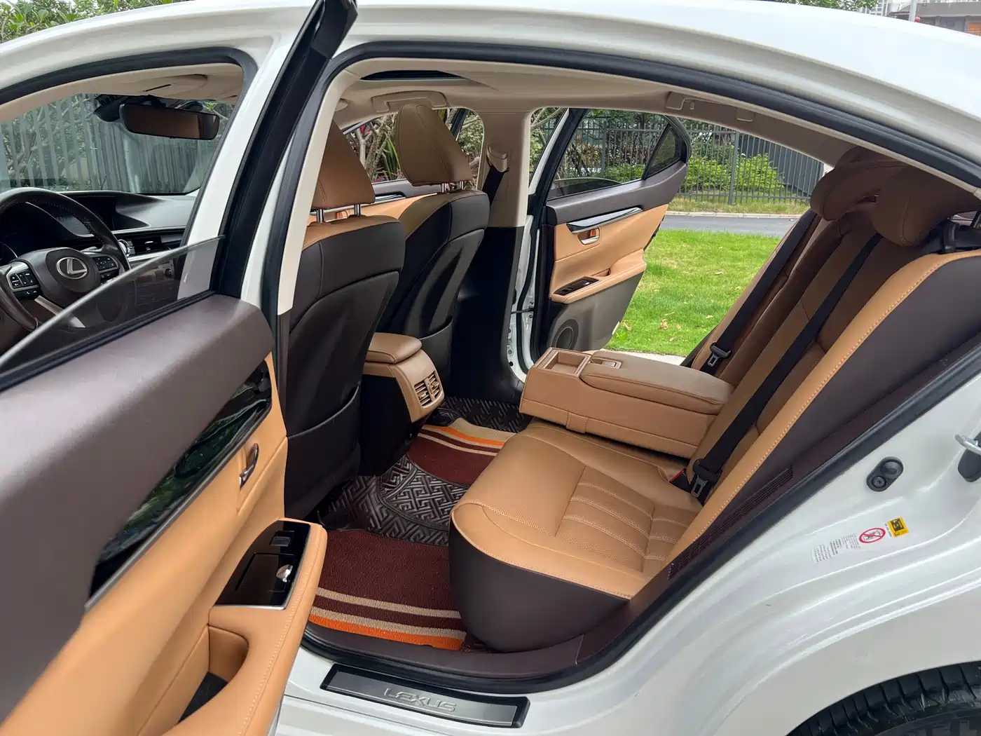 Lexus ES 2015 300h Comfort Edition фото 11