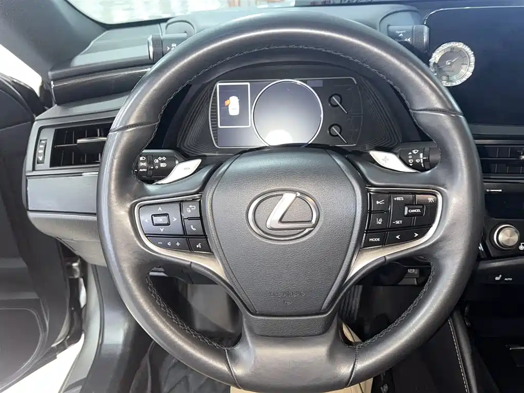 Lexus ES 2022 200 Excellence Edition фото 11