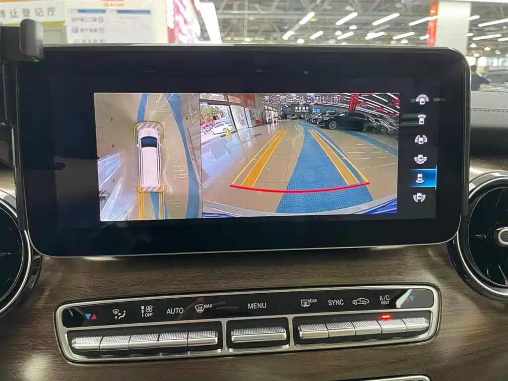 Mercedes-Benz V-Class 2021 V 260 L Long Wheelbase Premium Edition фото 23