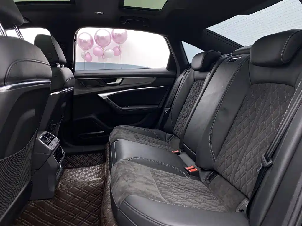 Фото 7 - Audi A6L