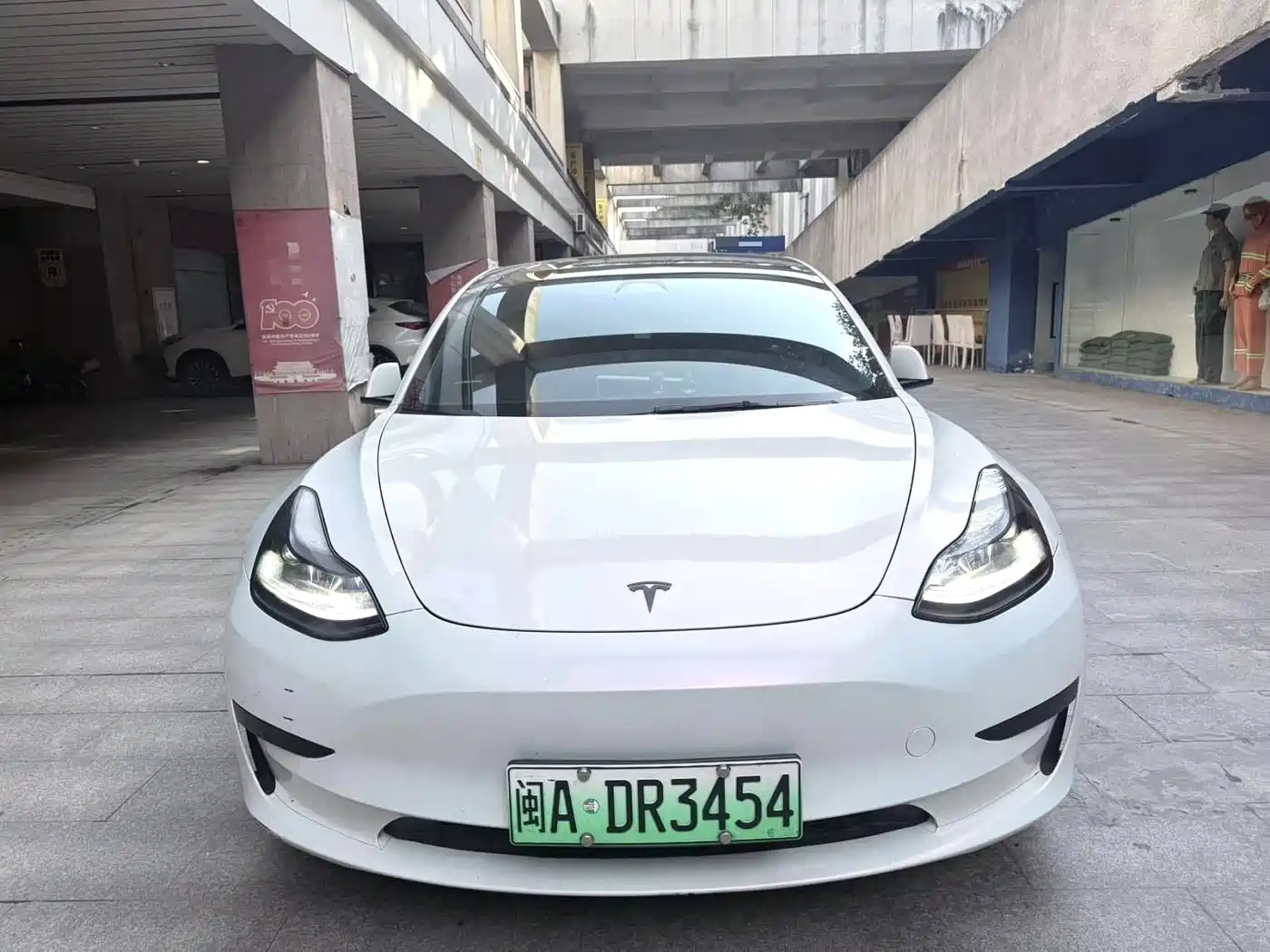 TESLA MODEL 3