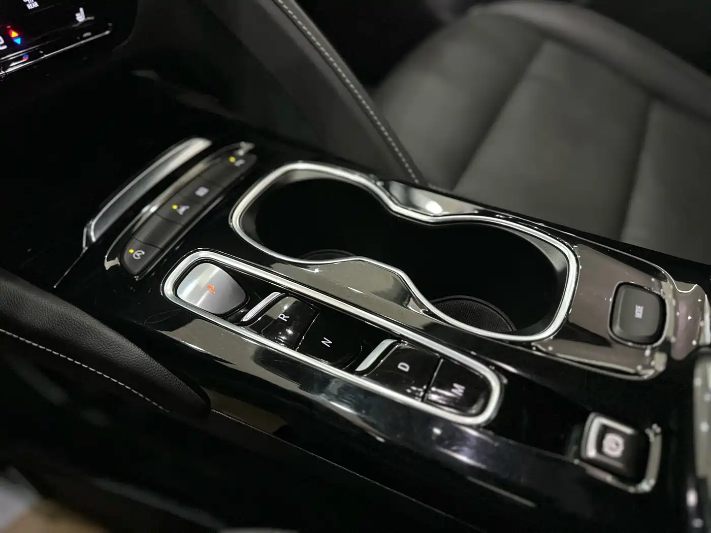 Фото 9 - Buick Envision Plus
