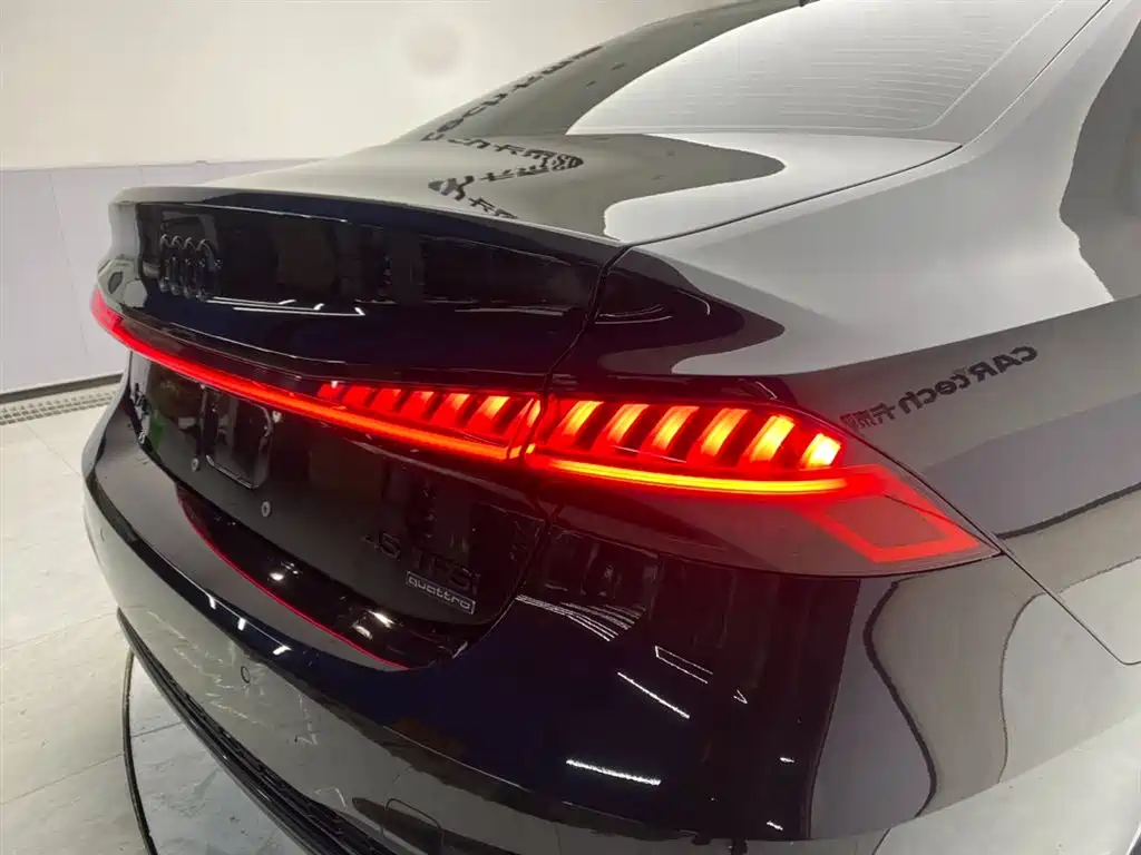 Audi A7L 2023 45 TFSI quattro S-line Black Warrior Edition фото 11