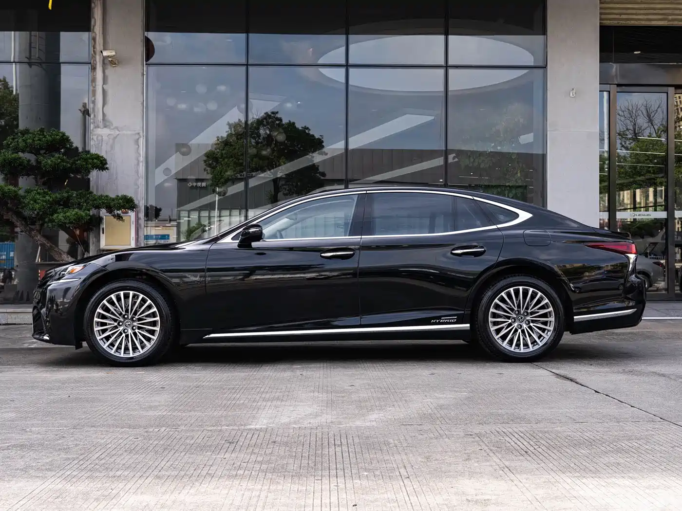 Lexus LS, миниатюра 4