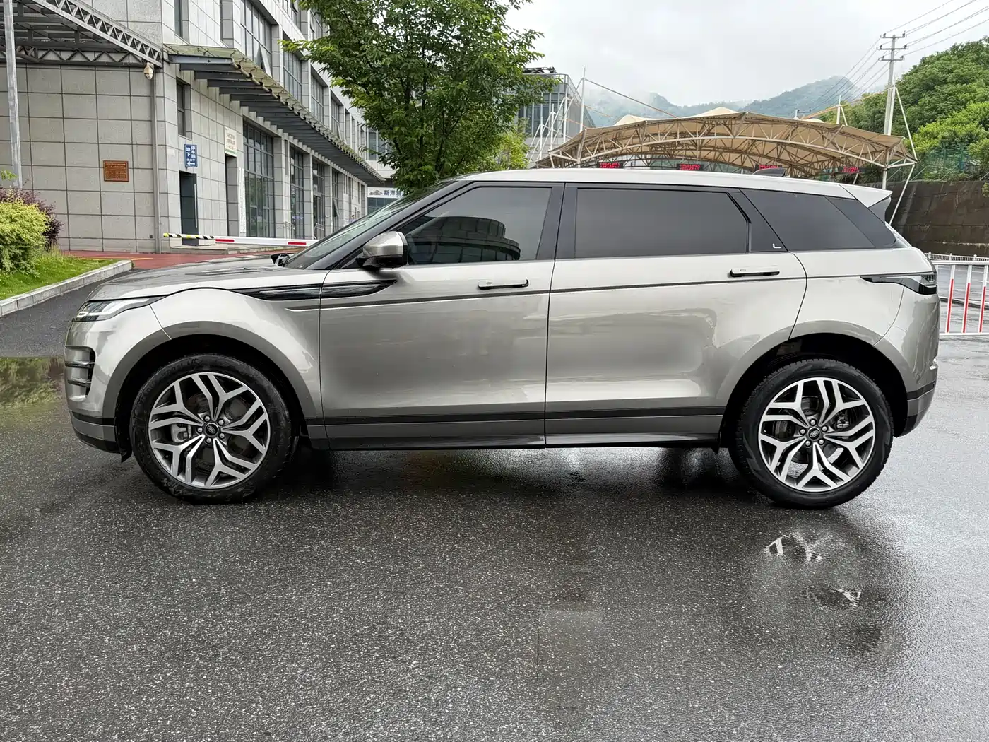 Land Rover Range Rover Evoque 2023 Range Rover Evoque L 249PS Luxury Edition фото 16