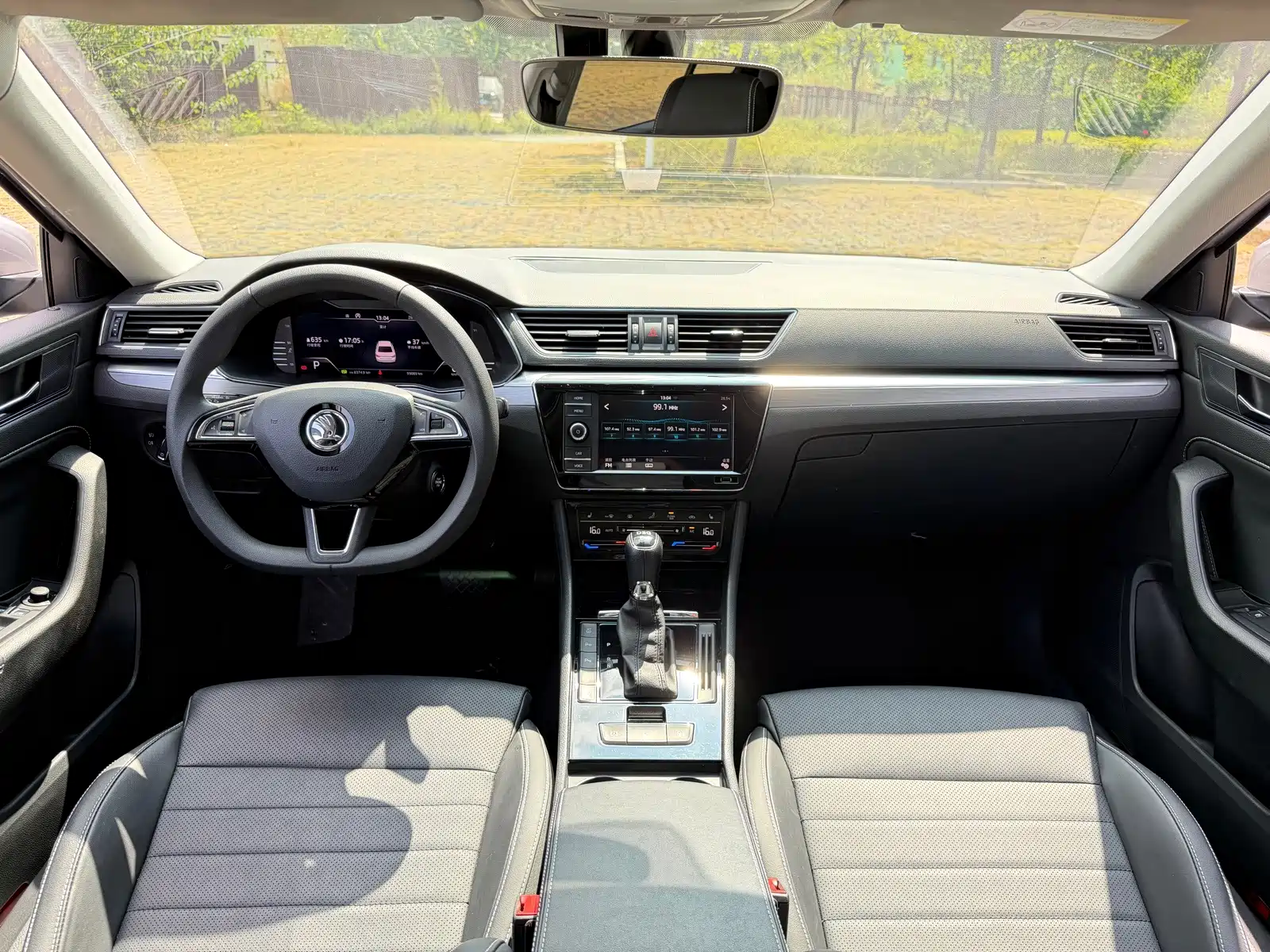 Photo 7 - Škoda Superb