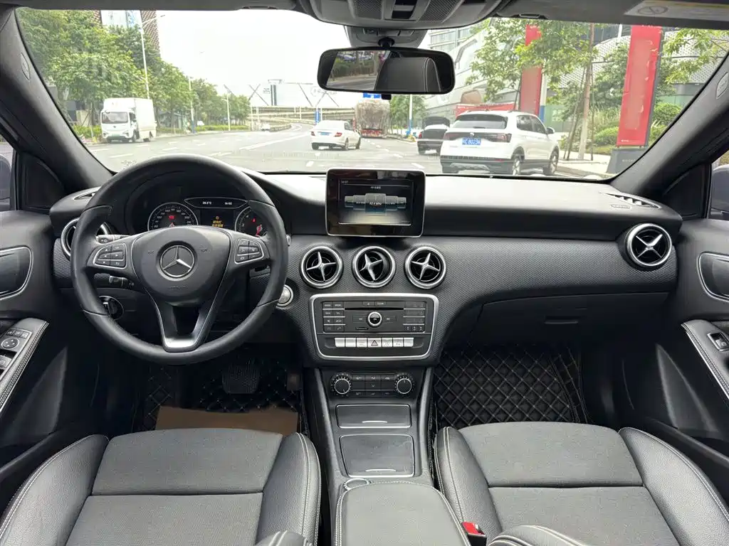 Mercedes-Benz A-Class (Import) 2017 Facelift A 200 Dynamic фото 12