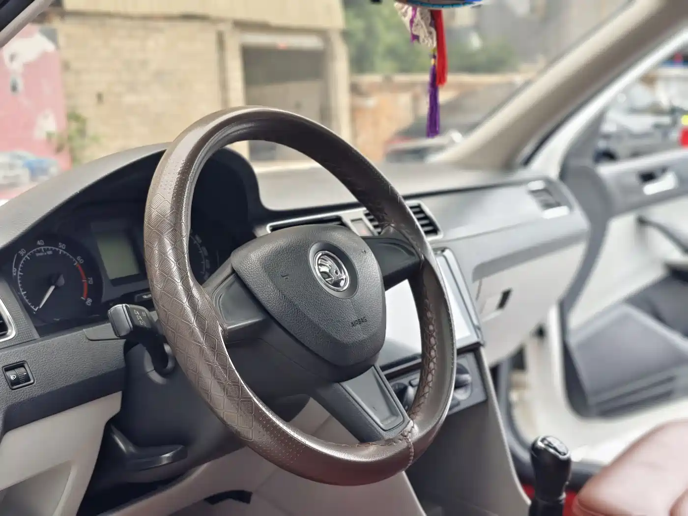 Škoda Rapid 2016 1.6L Manual Pioneer Edition фото 10