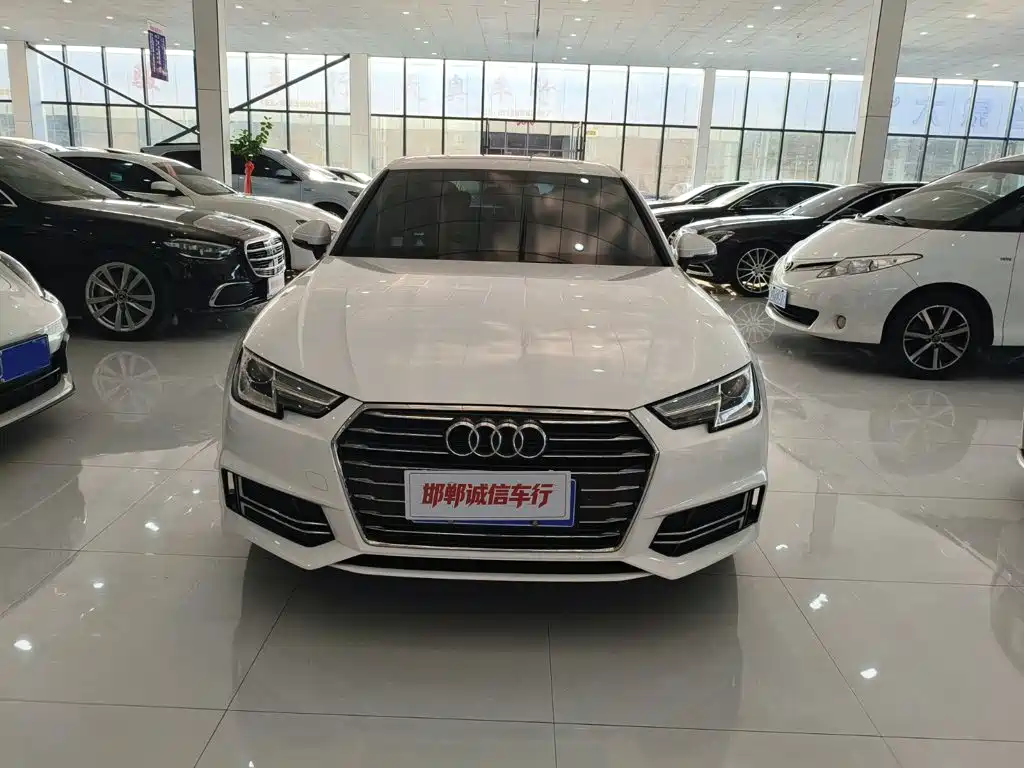 Фото 2 - Audi A4L
