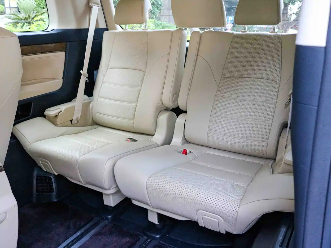 Toyota Alphard 2018 3.5L Premium фото 9