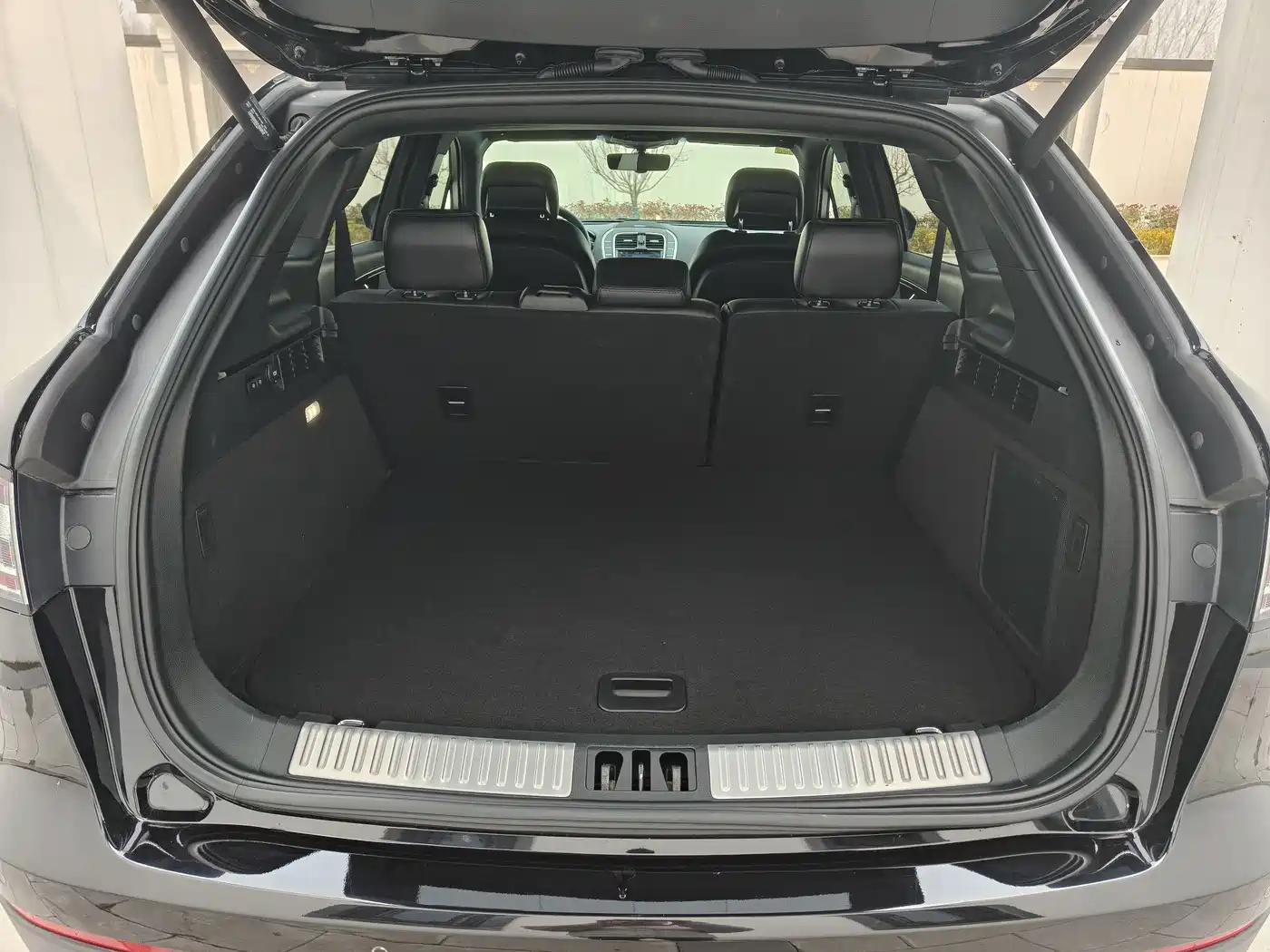 LINCOLN NAVIGATOR (IMPORT)