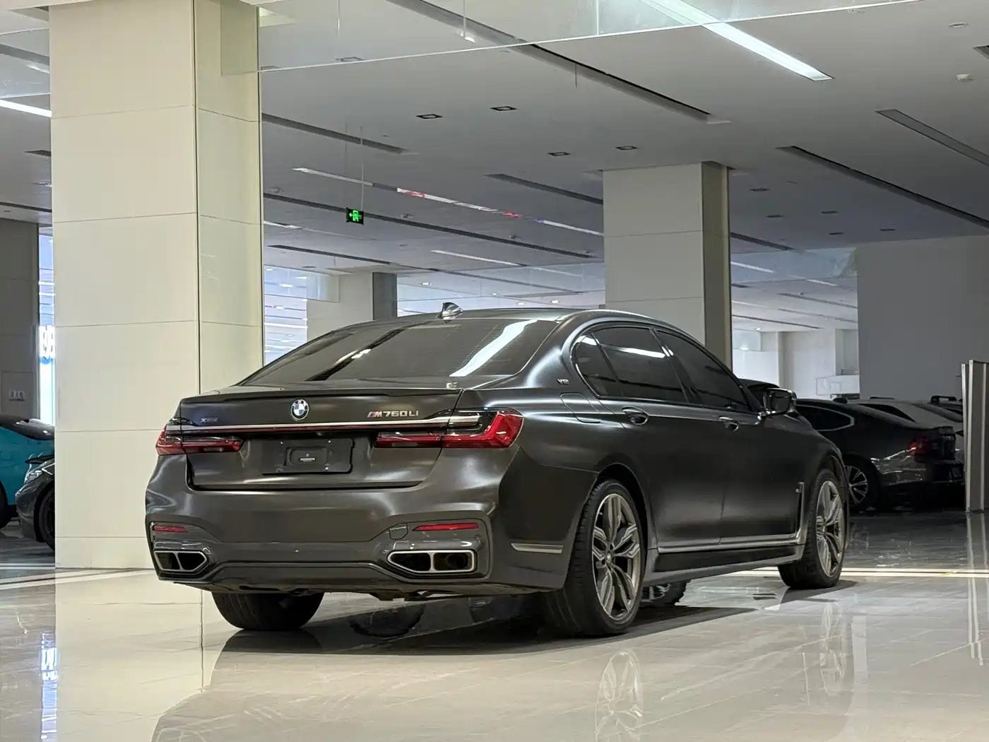 Photo 16 - BMW 7 Series