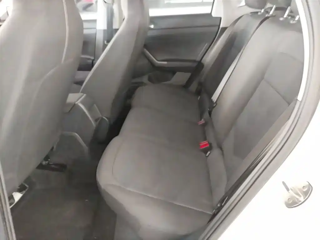Volkswagen Polo 2019 Plus 1.5L Automatic Panorama Enjoyment Edition фото 17