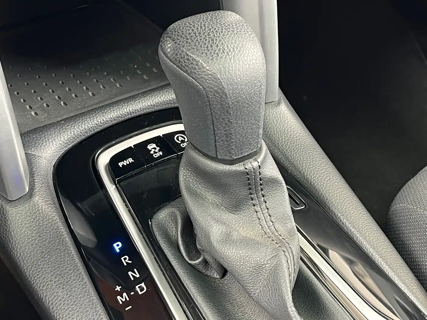 Toyota Frontlander 2023 2.0L CVT Leading Edition фото 25