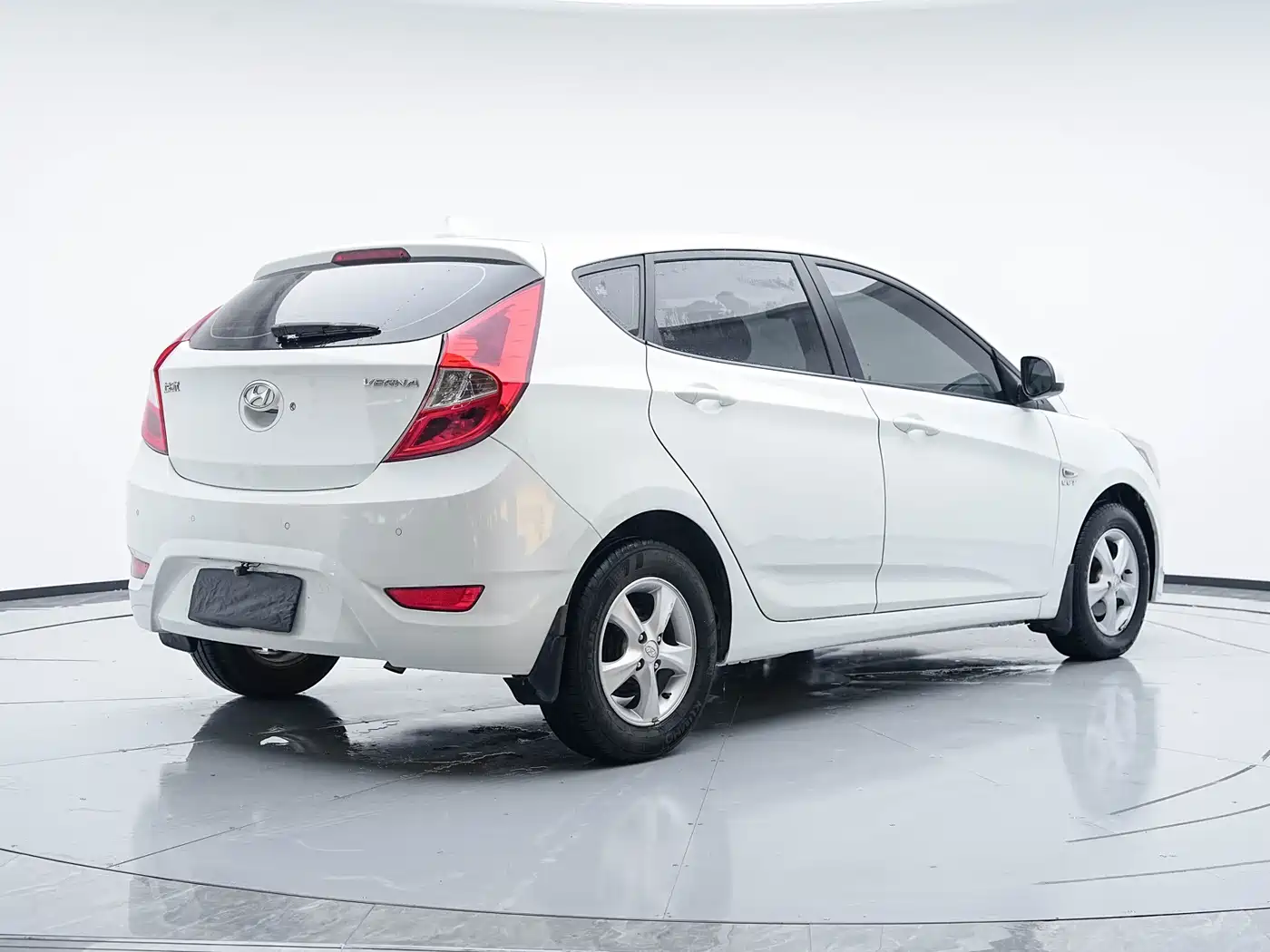 Hyundai Reina 2014 Model 1.4L Automatic GLX фото 23