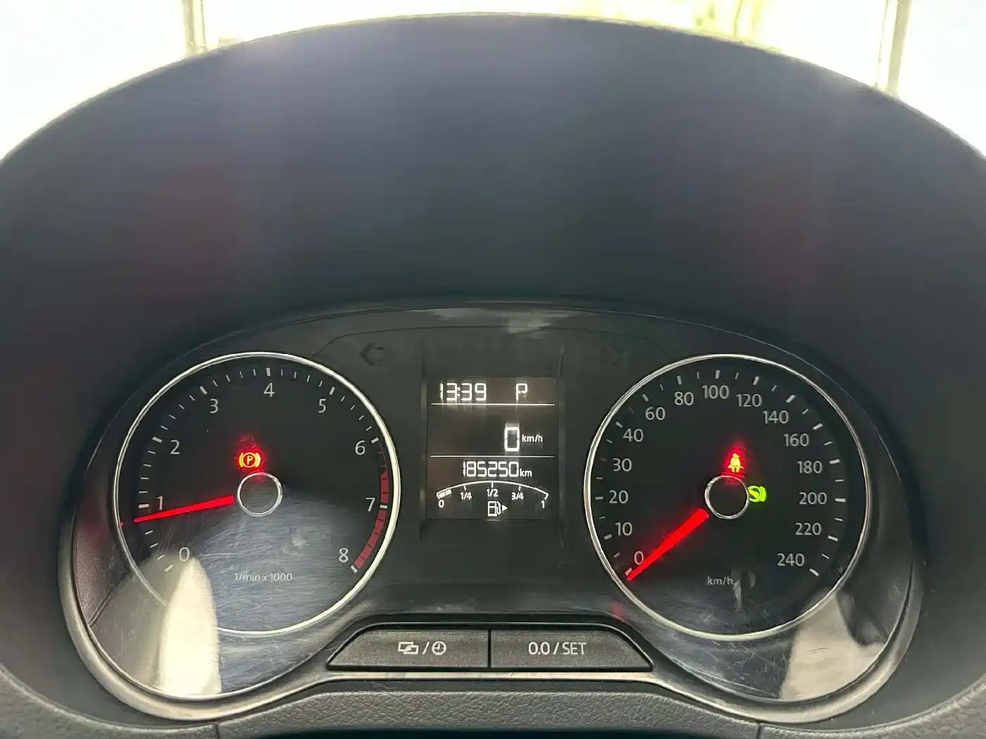 Volkswagen Polo 2014 1.4L Automatic Luxury Edition фото 6