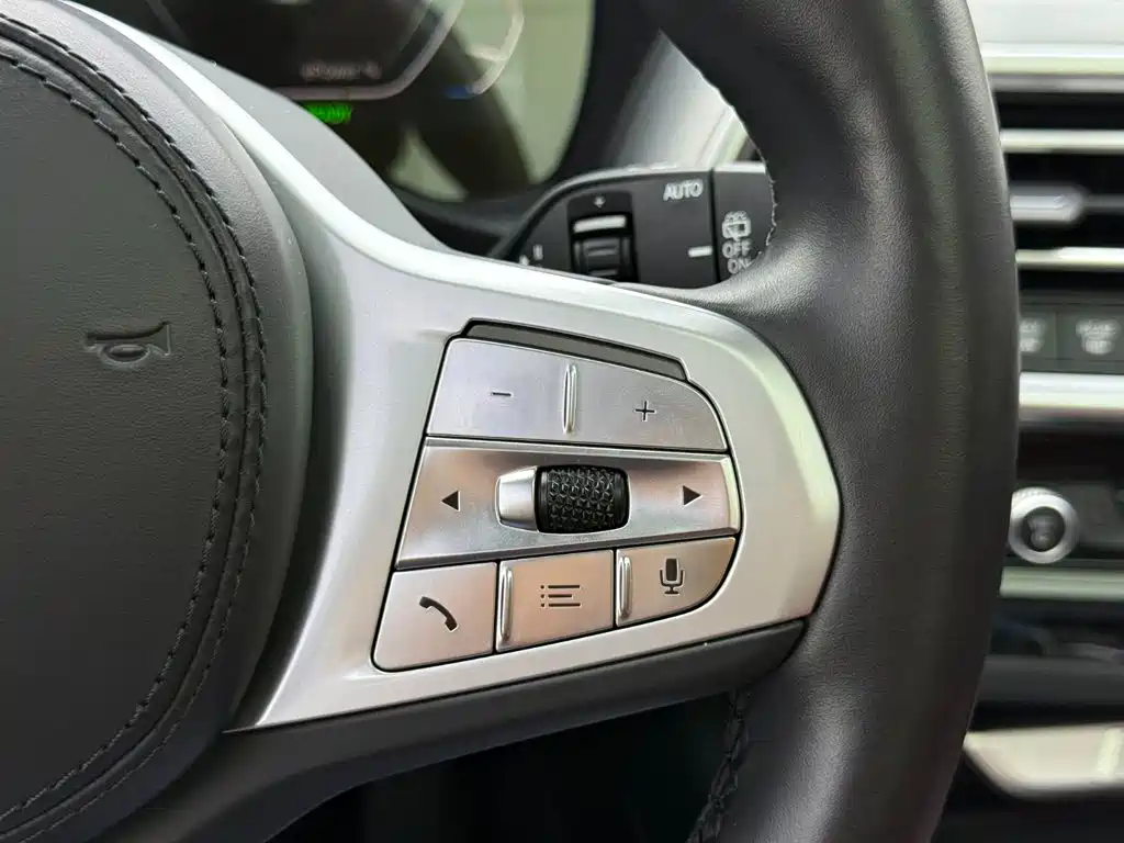 Фото 35 - BMW iX3
