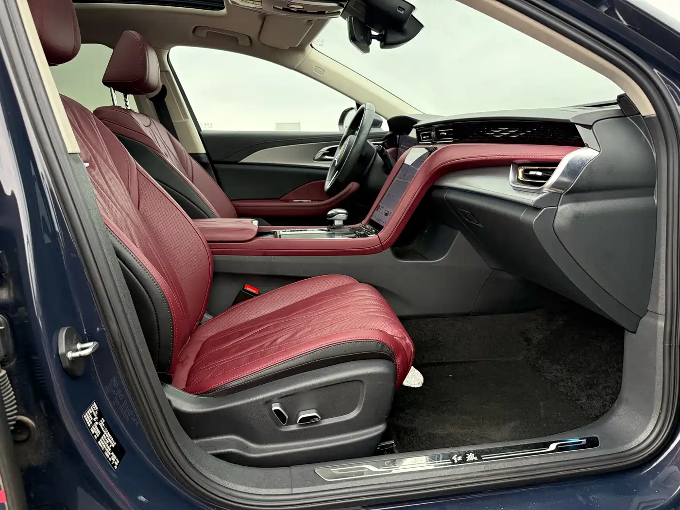 Hongqi H5 2024 2.0T Automatic Smart Connect Flag Leader Edition фото 17
