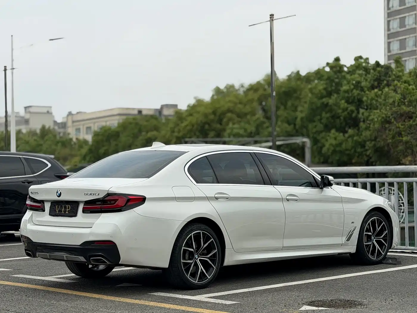 BMW 5 Series 2022 530Li Exclusive M Sport Package фото 6
