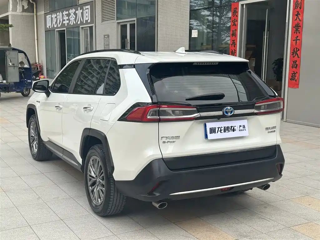Toyota Wildlander 2023 Hybrid 2.5L E-CVT AWD Premium Edition фото 7