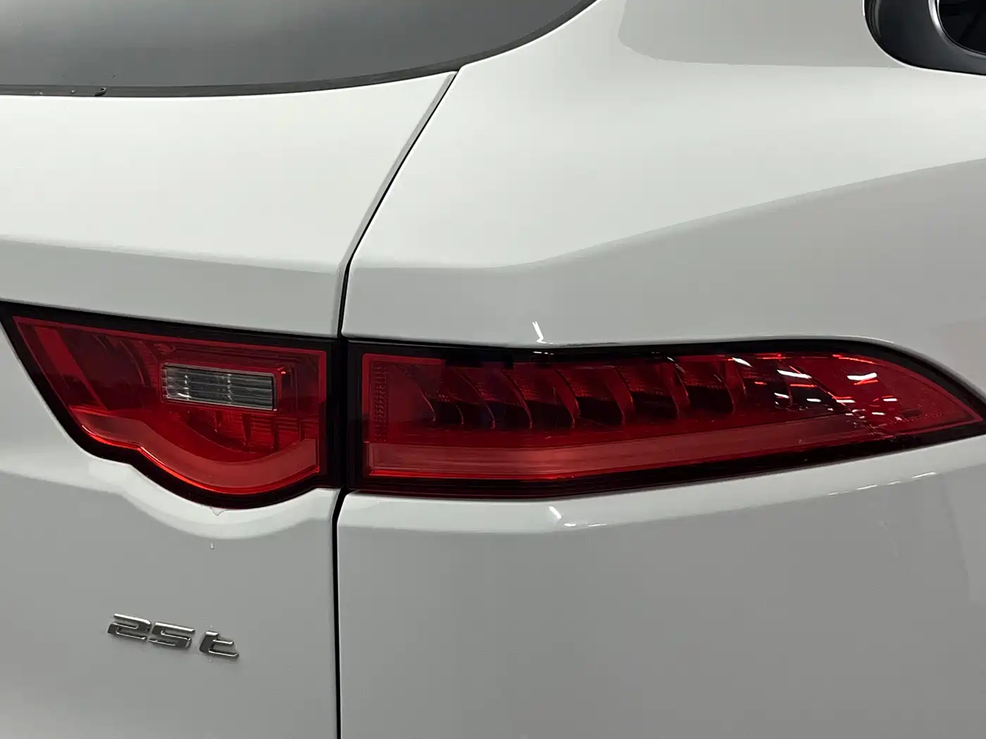 Photo 6 - Jaguar F-PACE