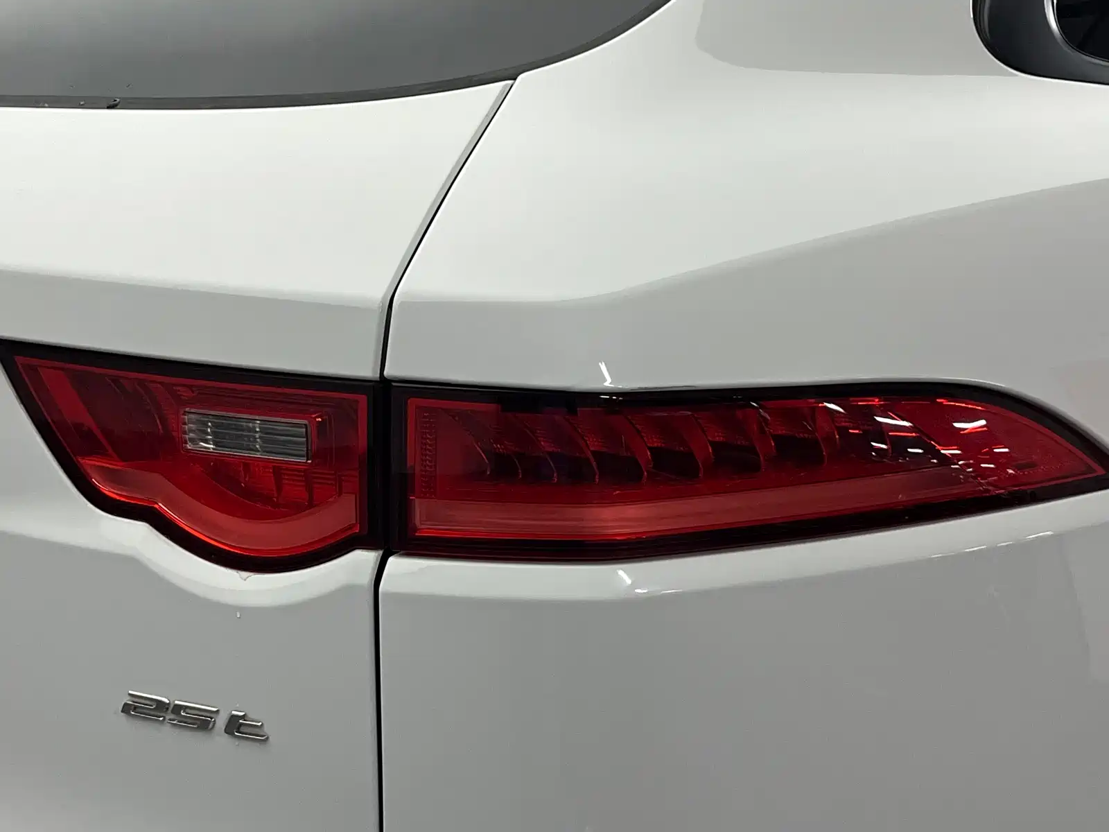 Фото 6 - Jaguar F-PACE