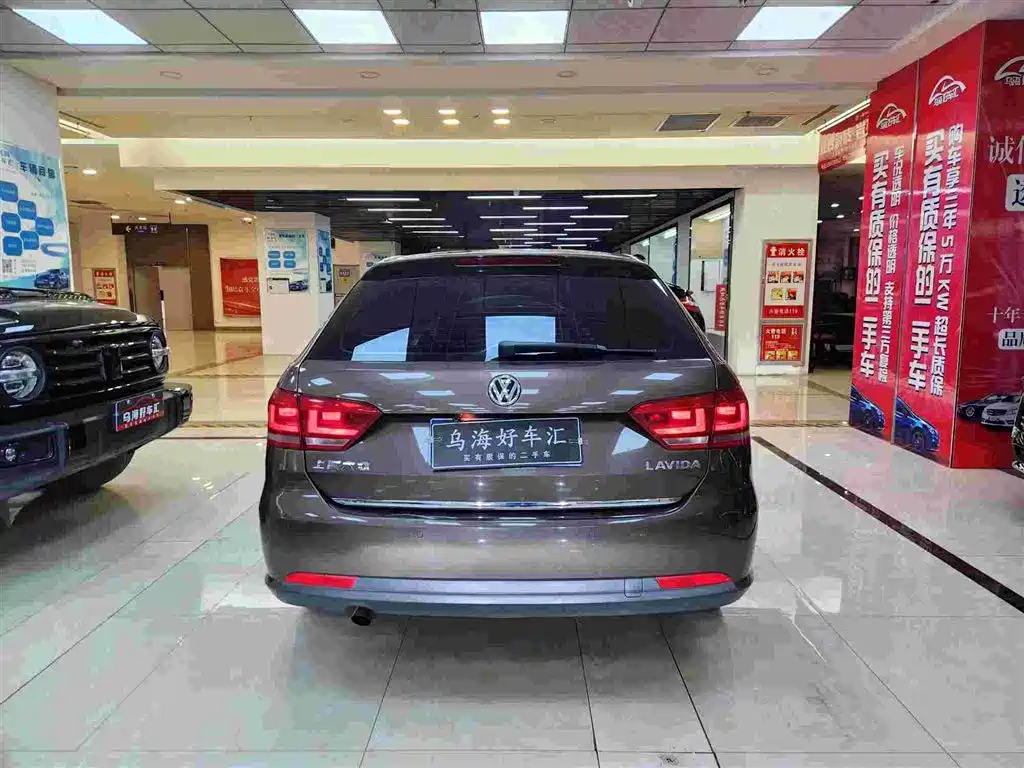 Volkswagen Lavida Tour 2015 1.6L Automatic Comfort Edition фото 8