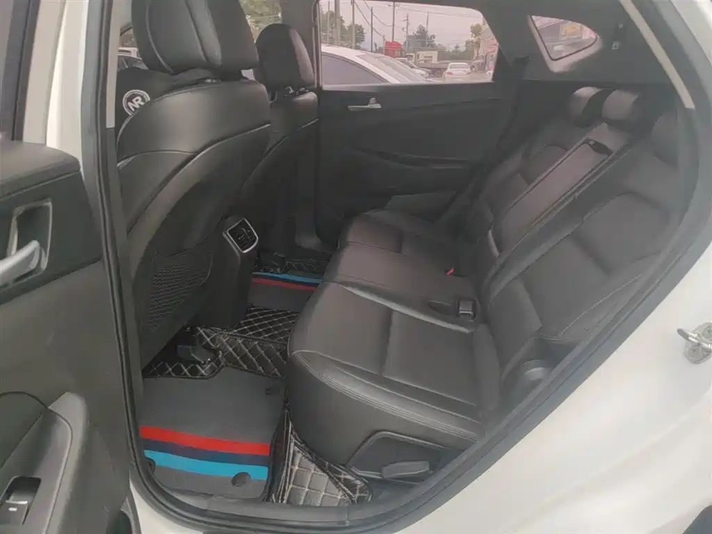 Hyundai Tucson 2018 1.6T DCT 2WD 15th Anniversary Special Edition фото 17