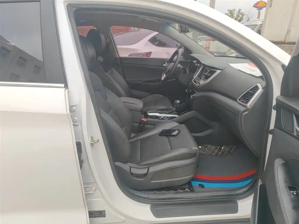 Hyundai Tucson 2018 1.6T DCT 2WD 15th Anniversary Special Edition фото 25