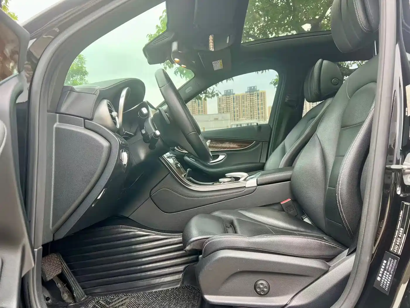 Photo 4 - Mercedes-Benz GLC
