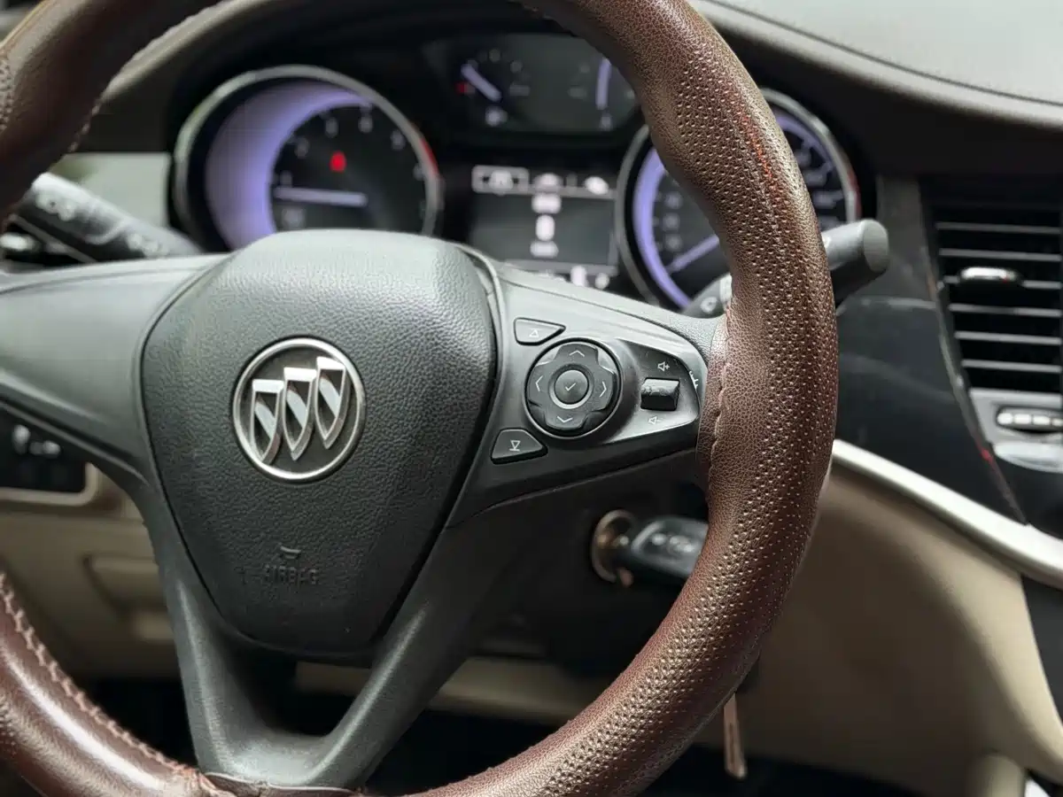 Photo 13 - Buick Verano