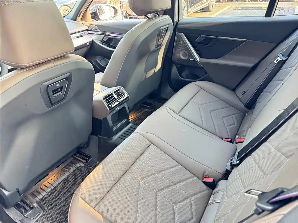 BMW 5 Series (Import) 2024 530i Premium Model M Sport Package фото 8