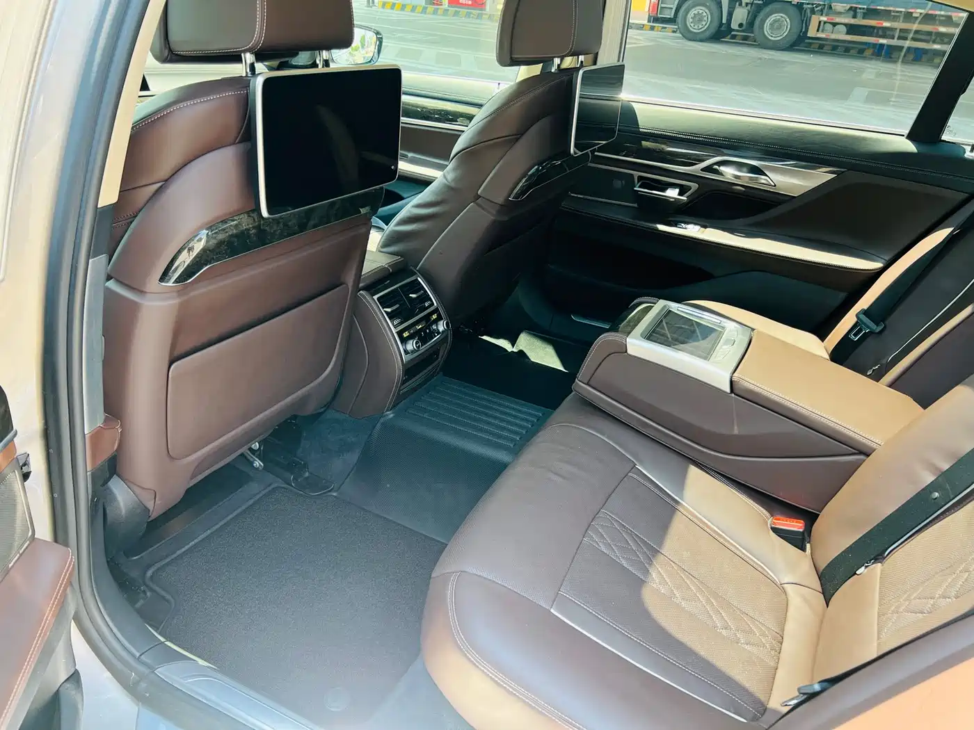 Фото 11 - BMW 7 Series