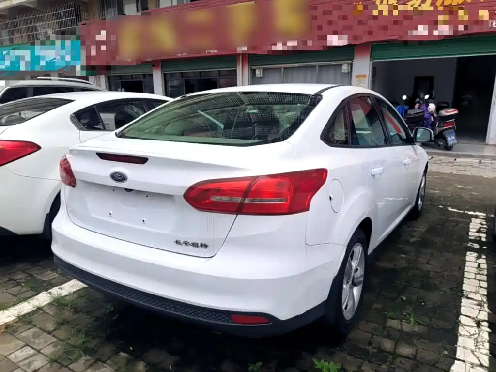 Фото 7 - Ford Focus