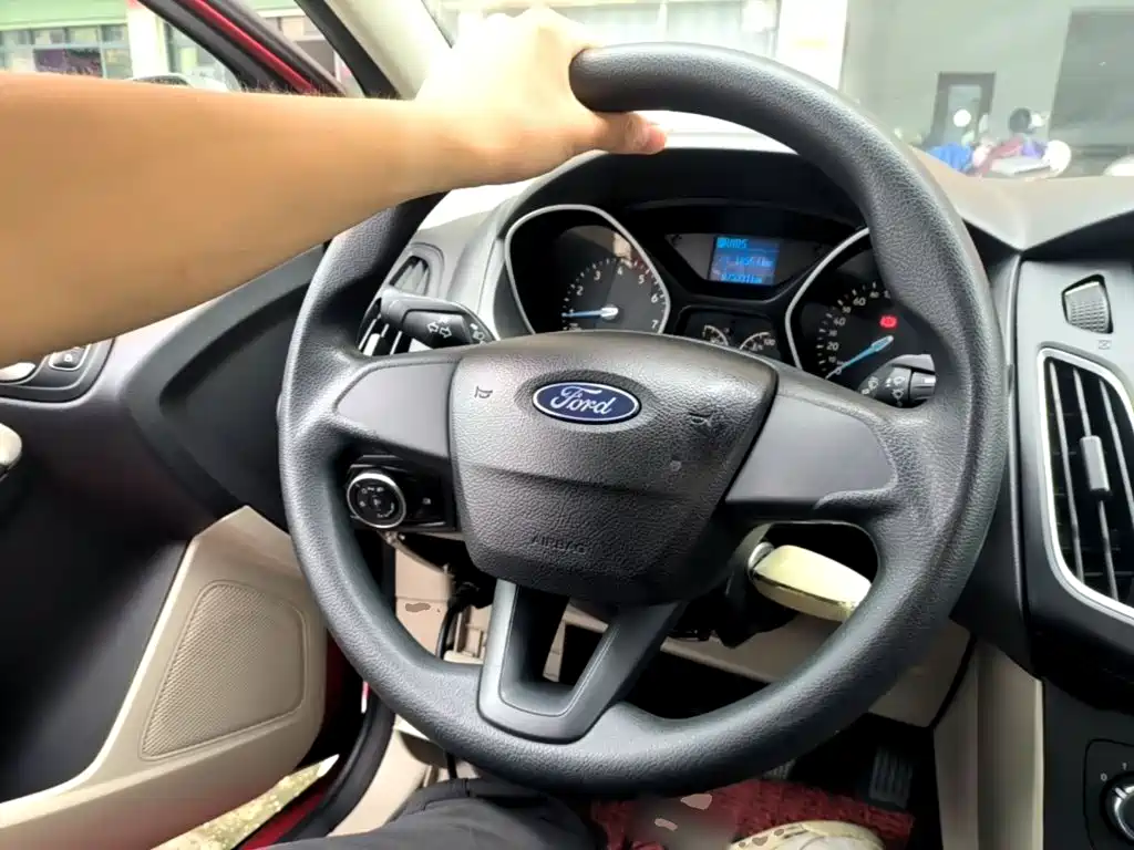 Фото 11 - Ford Focus