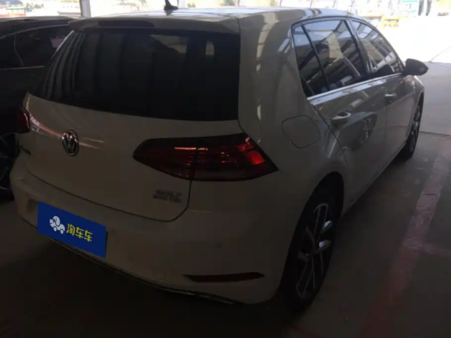 Volkswagen Golf 2020 Beloved Edition 200TSI DSG Comfort фото 3