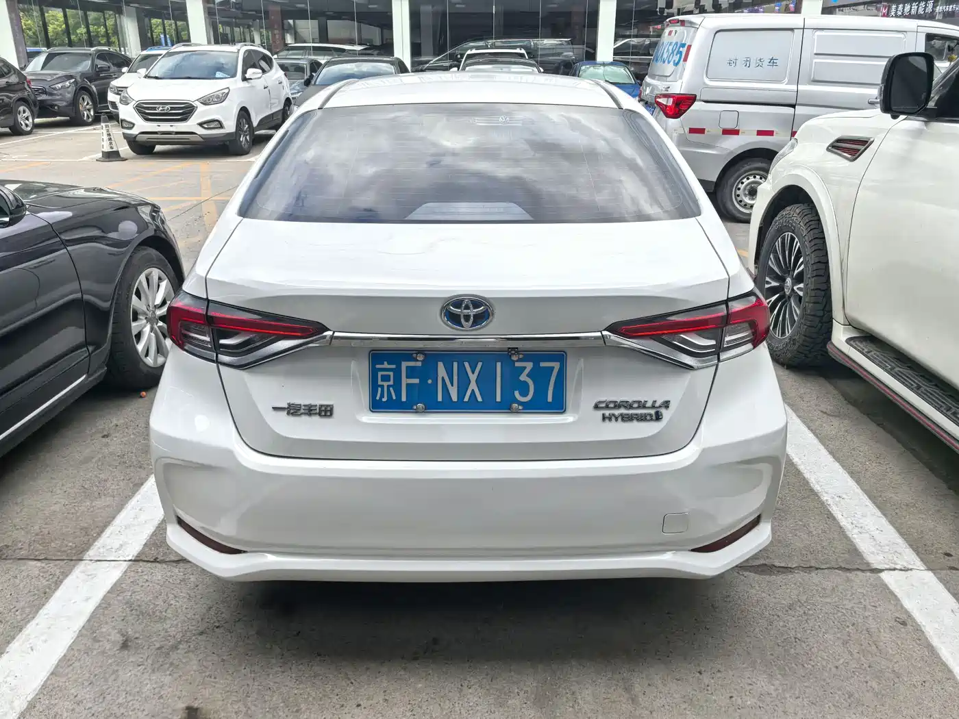 Фото 9 - Toyota Corolla