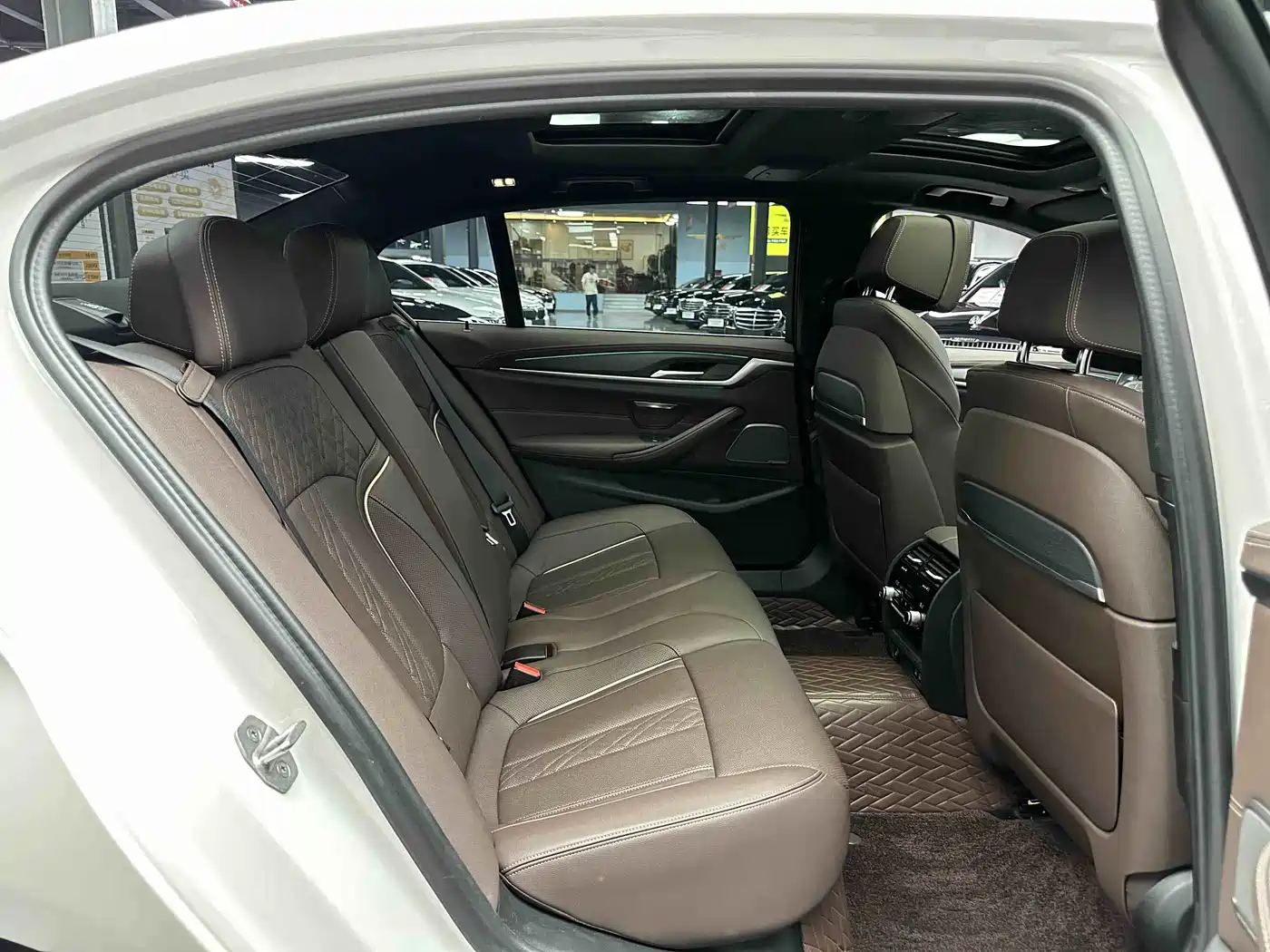 BMW 5 Series 2023 530Li Premium M Sport Package фото 8