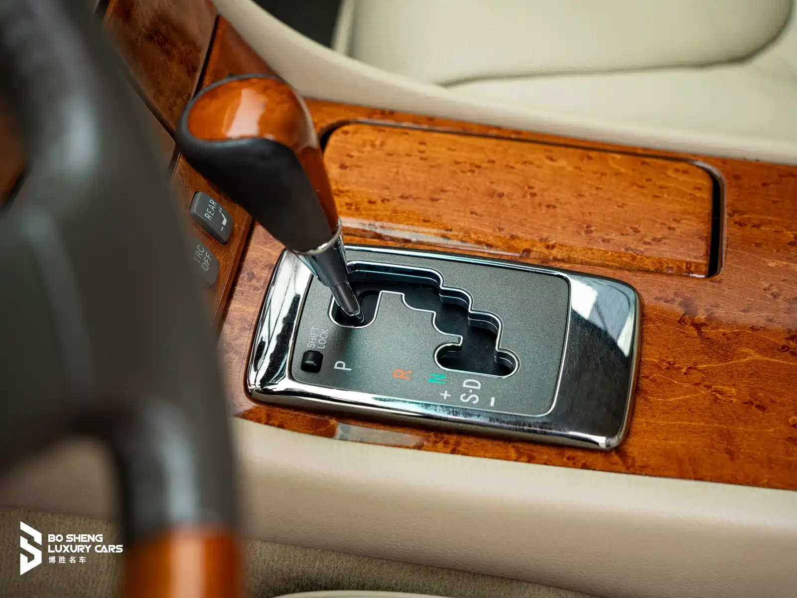 Фото 49 - Lexus LS