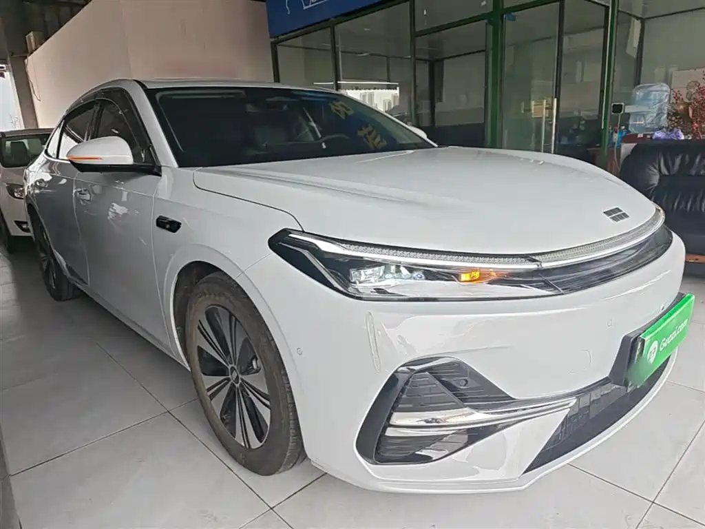 Geely Galaxy Galaxy A7 2025 EM-i 150km Explorer+ Edition фото 4