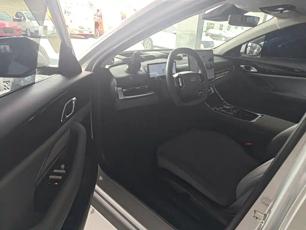 Geely Galaxy Galaxy A7 2025 EM-i 150km Explorer+ Edition фото 16