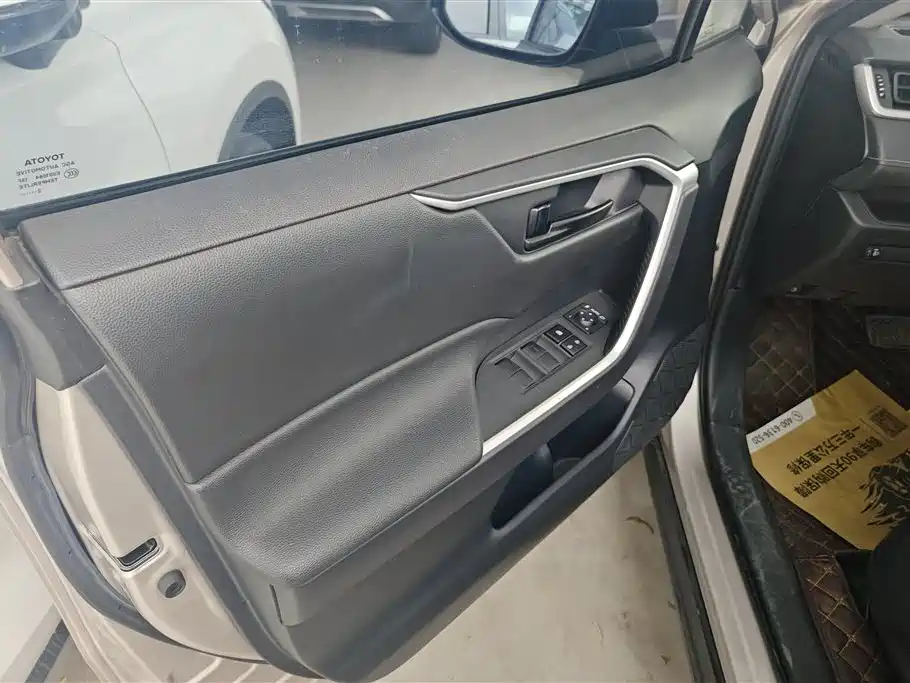 Toyota Wildlander 2022 Hybrid 2.5L E-CVT FWD Leading Edition фото 7