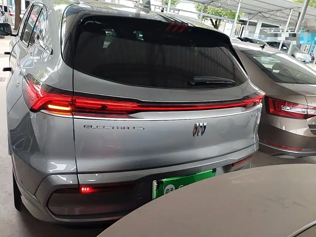 Фото 6 - Buick E5