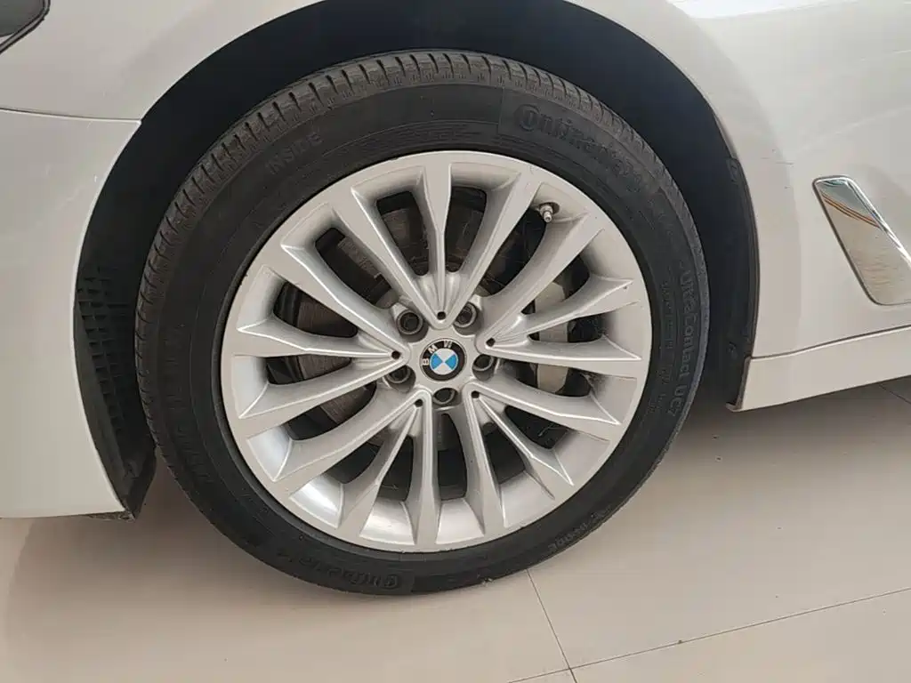 Фото 23 - BMW 5 Series