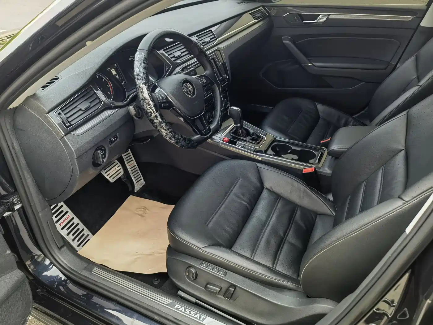 Volkswagen Passat 2017 330TSI DSG Luxury фото 7