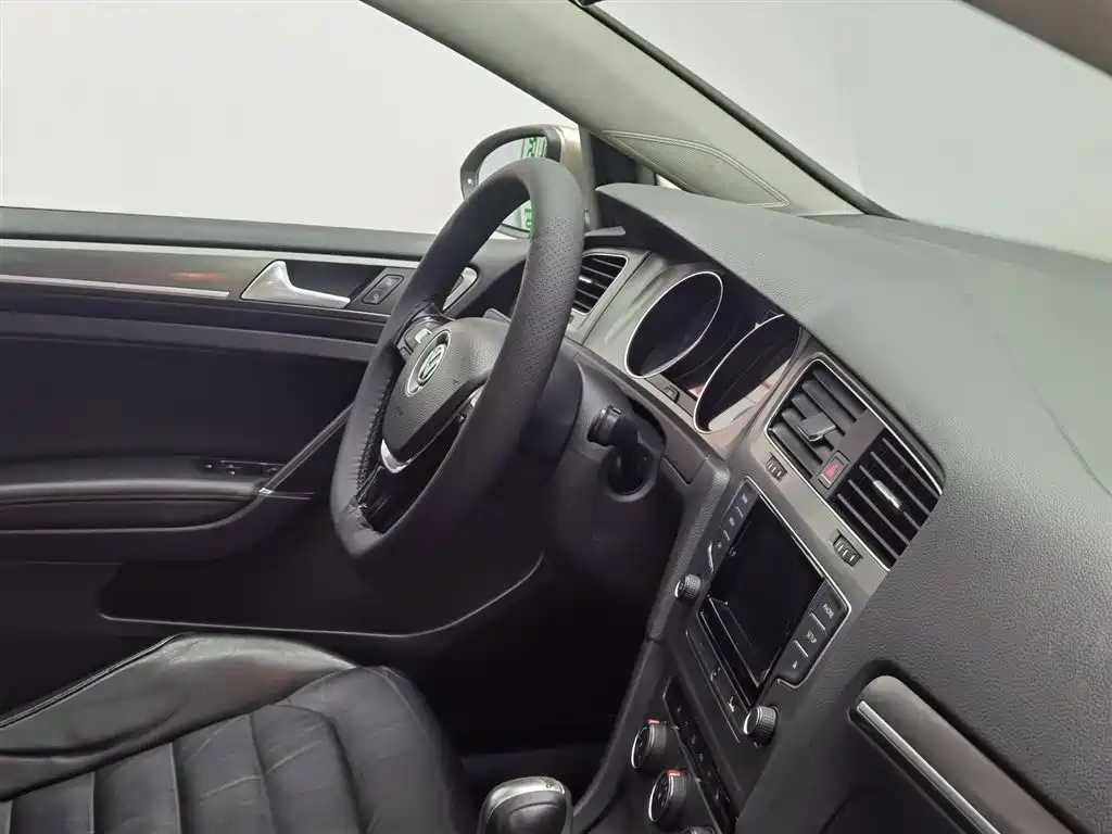 Volkswagen Golf 2016 230TSI Automatic Luxury фото 22