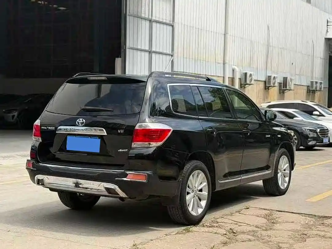 Фото 9 - Toyota Highlander