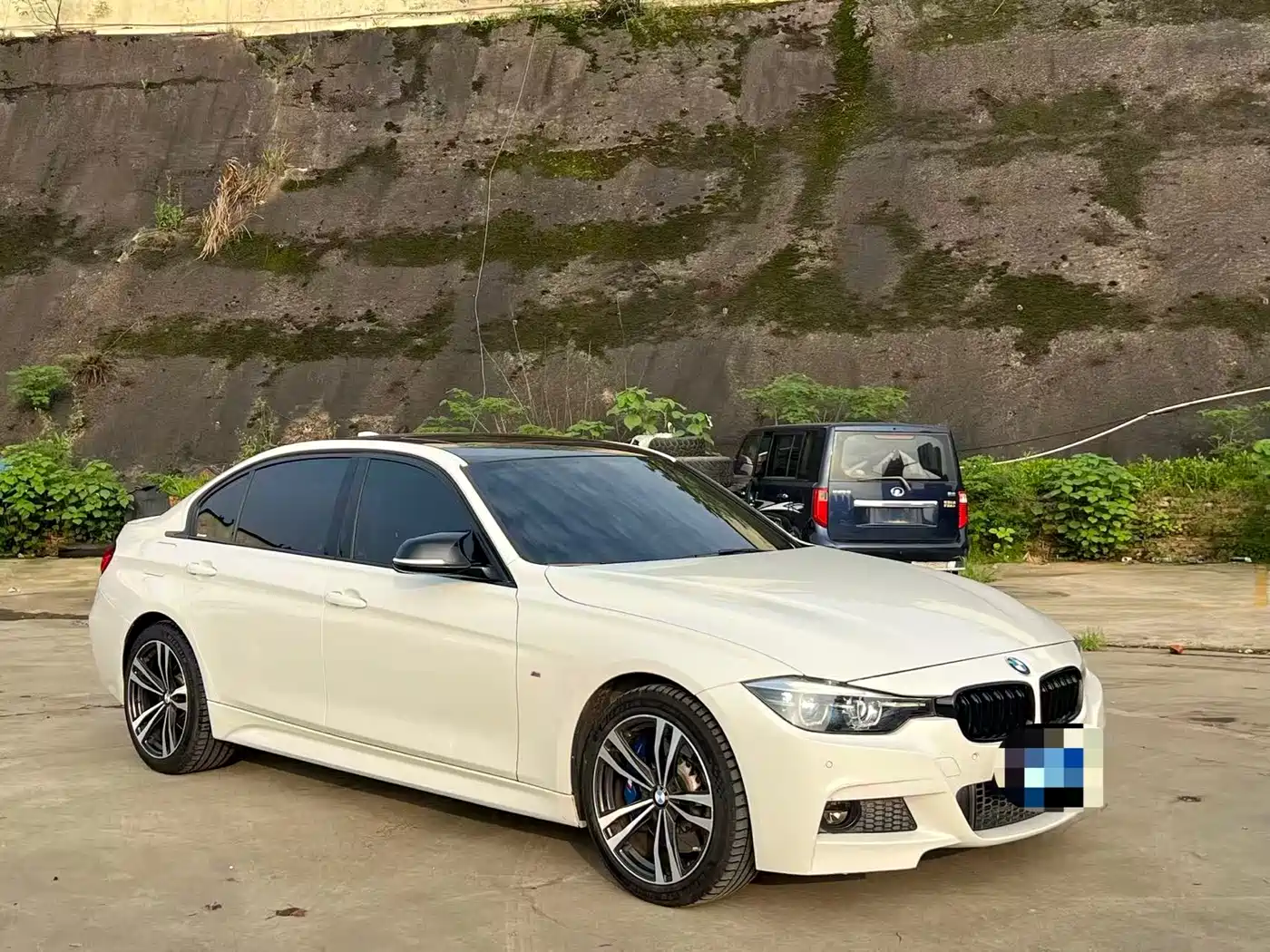BMW 3 Series 2018 330Li M Sport Black Night Edition фото 3