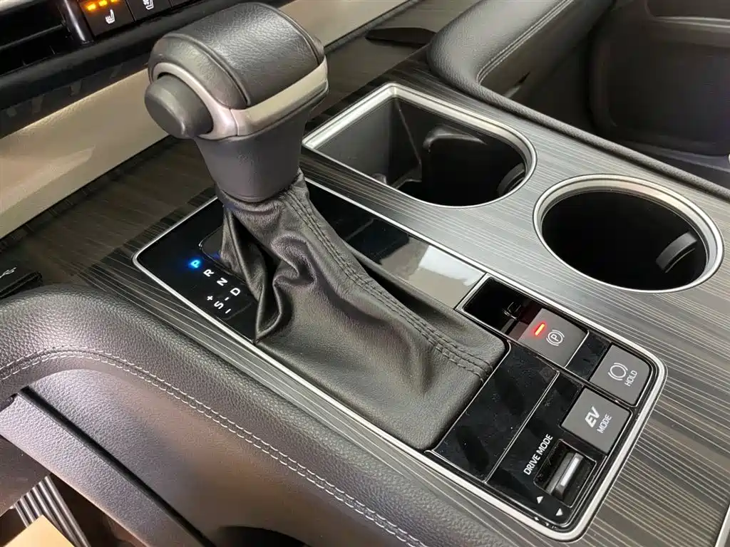 Toyota Sienna 2023 2.5L Hybrid Premium Edition фото 22